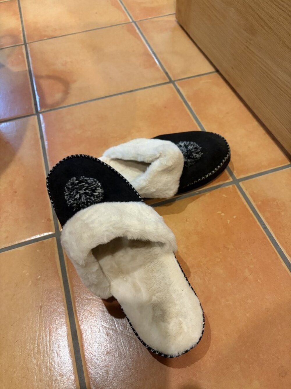 Vionic Slippers - Picture 2 of 2